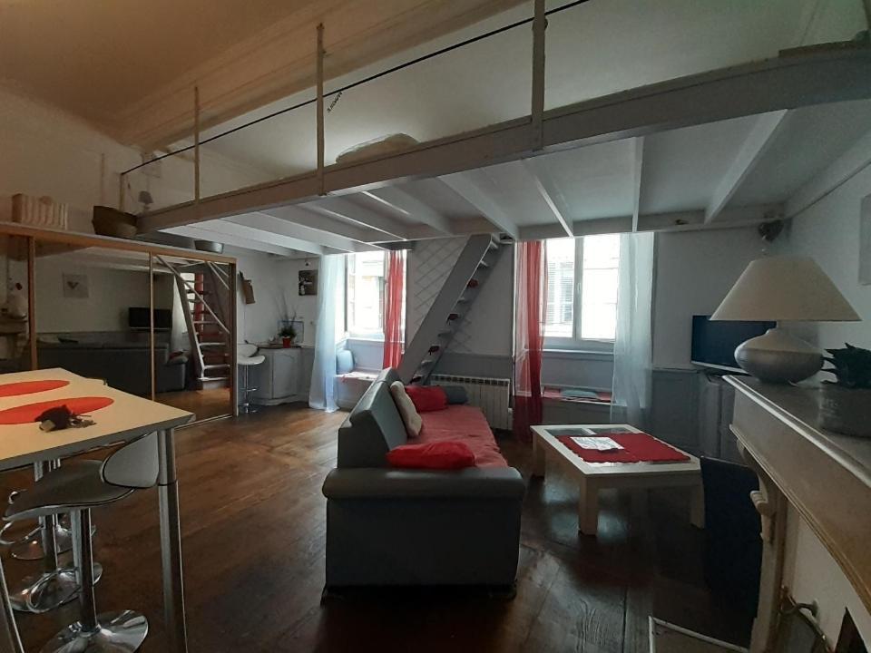 Coquet Studio En Mezzanine Nuit Pour 2 Personnes แซ็ง-จิฮองส์ ภายนอก รูปภาพ