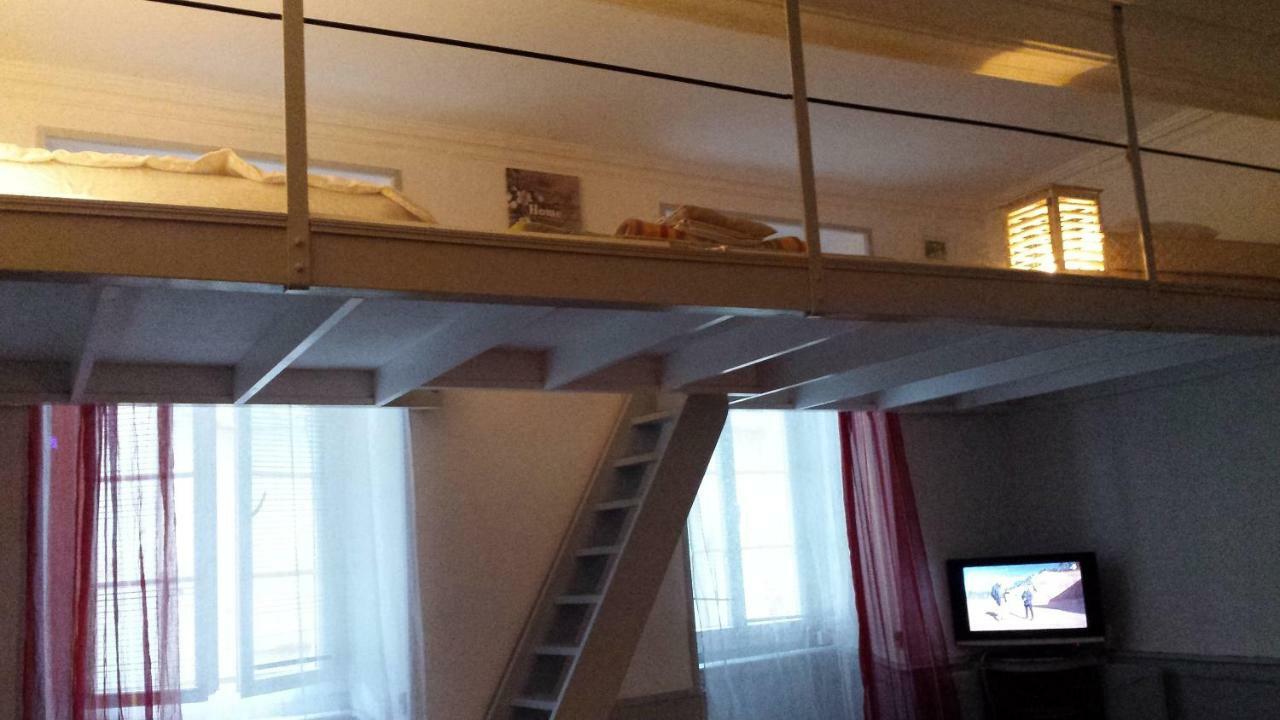 Coquet Studio En Mezzanine Nuit Pour 2 Personnes แซ็ง-จิฮองส์ ภายนอก รูปภาพ