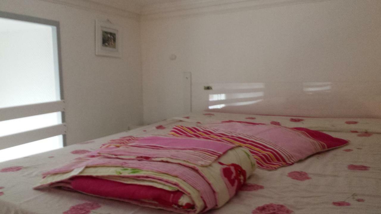 Coquet Studio En Mezzanine Nuit Pour 2 Personnes แซ็ง-จิฮองส์ ภายนอก รูปภาพ